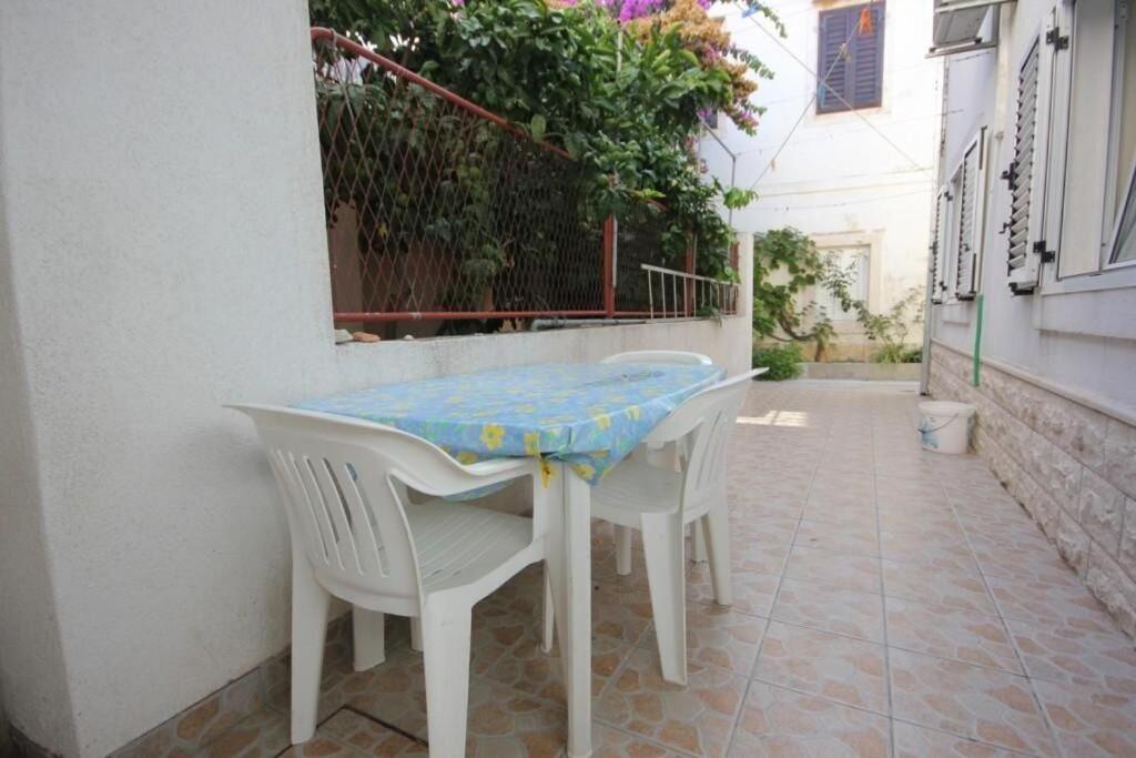 Apartments Zoki - Great Location Close To The Sea فيس المظهر الخارجي الصورة
